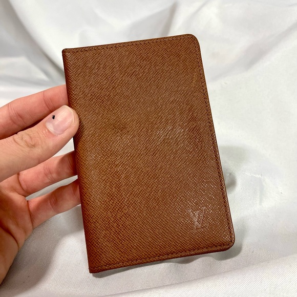 Louis Vuitton | genuine slim brown leather travel bifold passport/ID cardholder - Picture 1 of 6